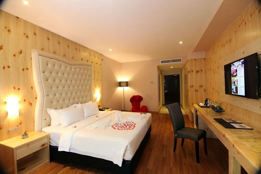 Vouk Hotel Suites, Penang George Town 4*,